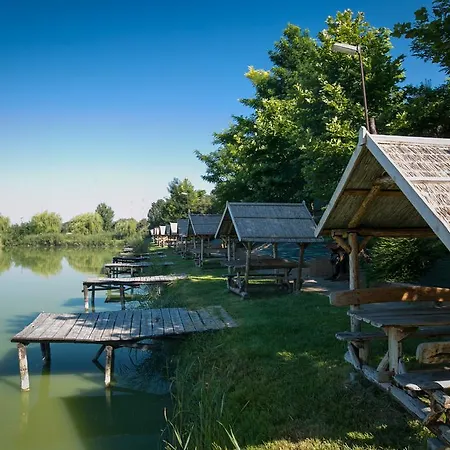 Nádas Tó Park Szálloda Vasad