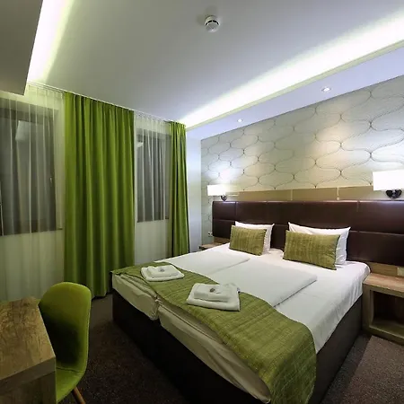 Nadas To Park Hotell